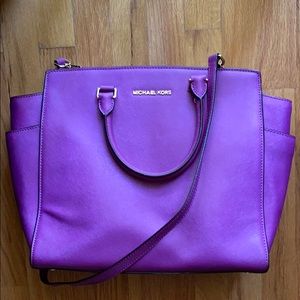 Michael Kors large Selma saffiano pomegranate